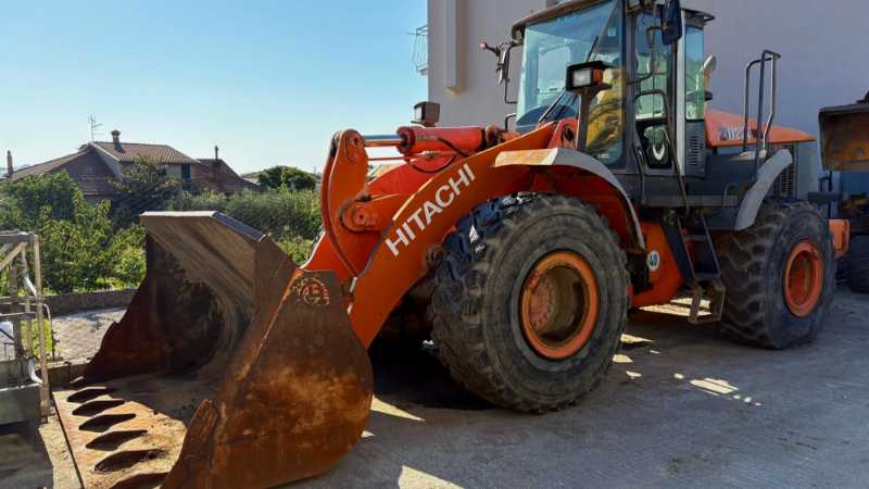 OmecoHub - HITACHI ZX220